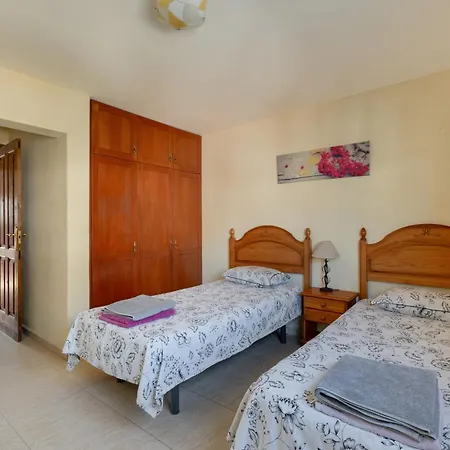 Big 2-bedroom In Tenerife South Apartmán